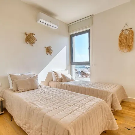 Avalon Gardens 21 * Emba